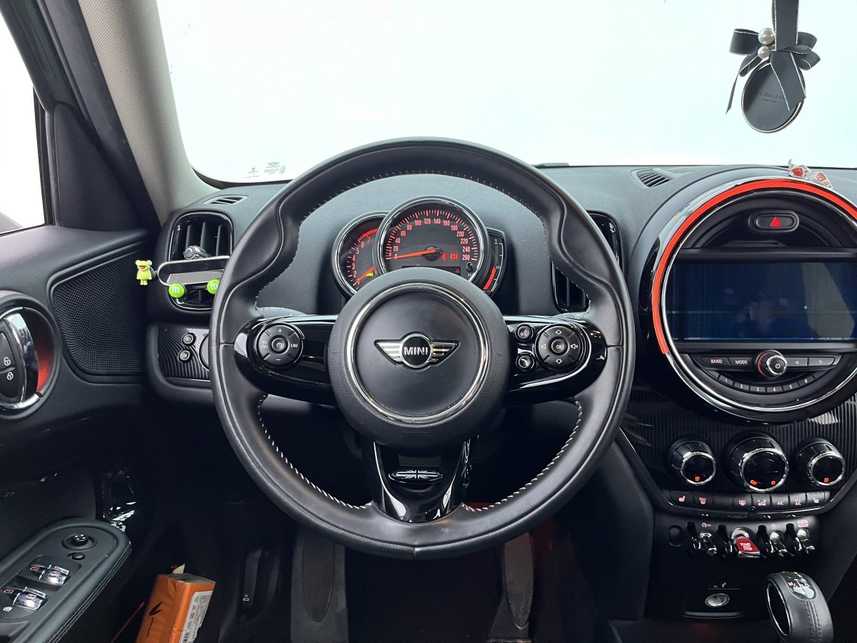 MINI COUNTRYMAN  2018款 1.5T COOPER ALL4 藝術(shù)家圖片