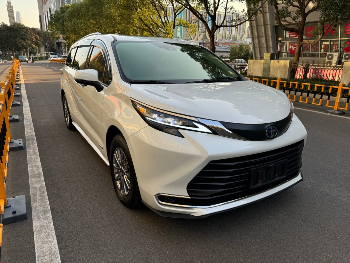 丰田 赛那SIENNA  2023款 2.5L混动 舒适版图片