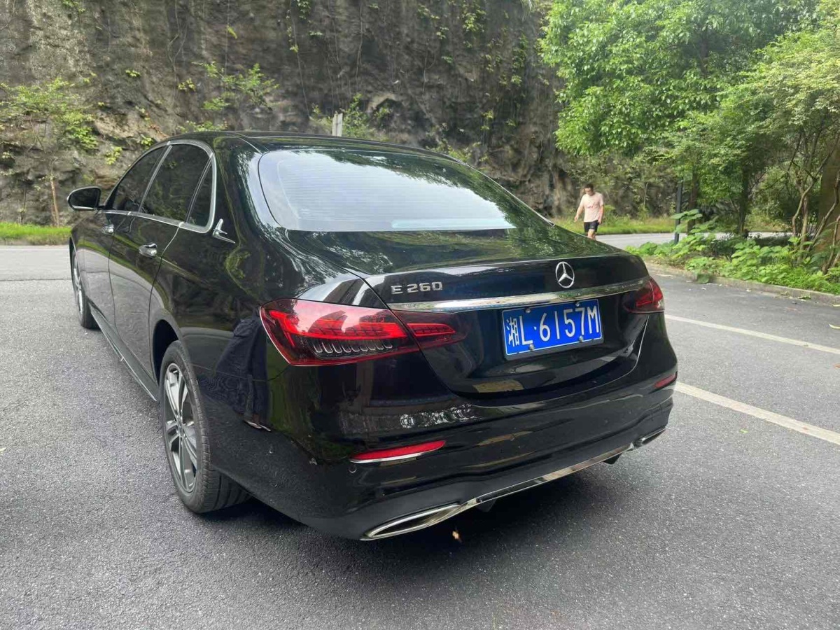 奔馳 奔馳E級(jí)  2023款 改款 E 260 L 運(yùn)動(dòng)型圖片