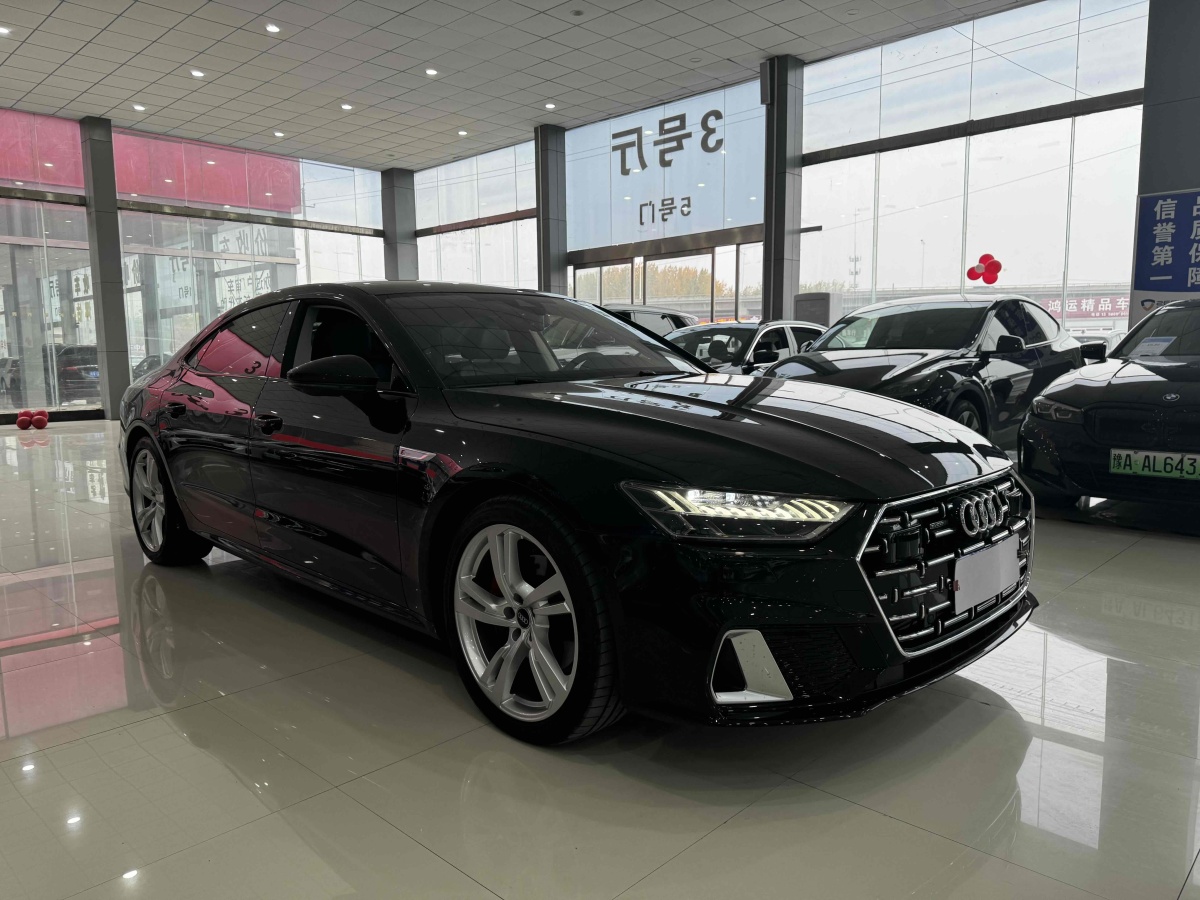 奧迪 奧迪A7L  2024款 45TFSI quattro S-line 見遠(yuǎn)型 流晶套裝圖片