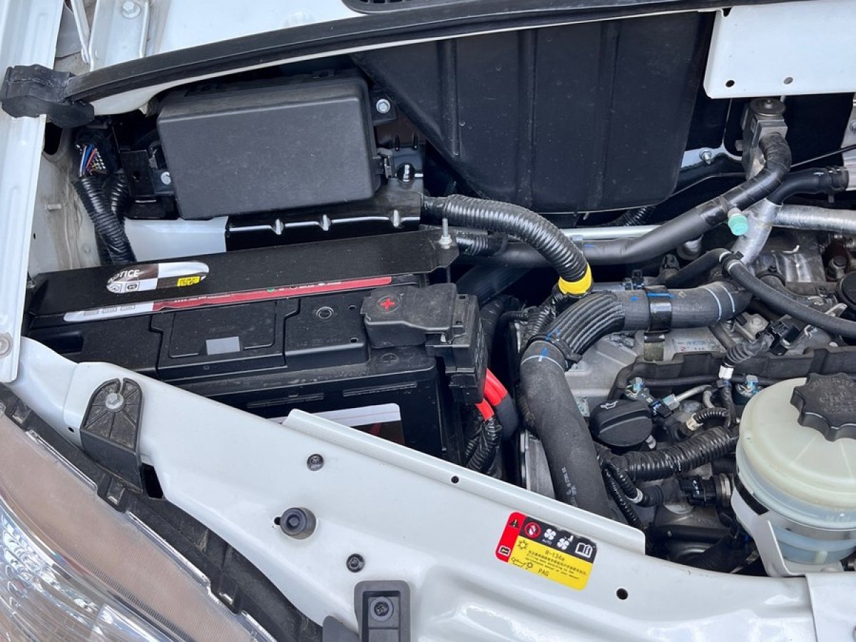上汽大通 V80  2019款 2.5T经典款AMT傲运通改款长轴中顶7座图片