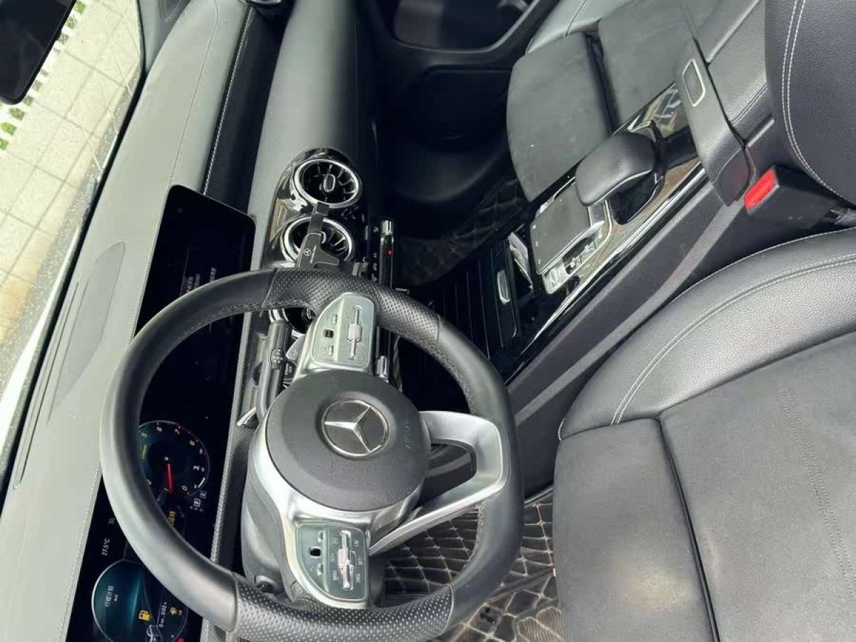 奔馳 奔馳A級  2020款 改款 A 200 L 運動轎車動感型圖片