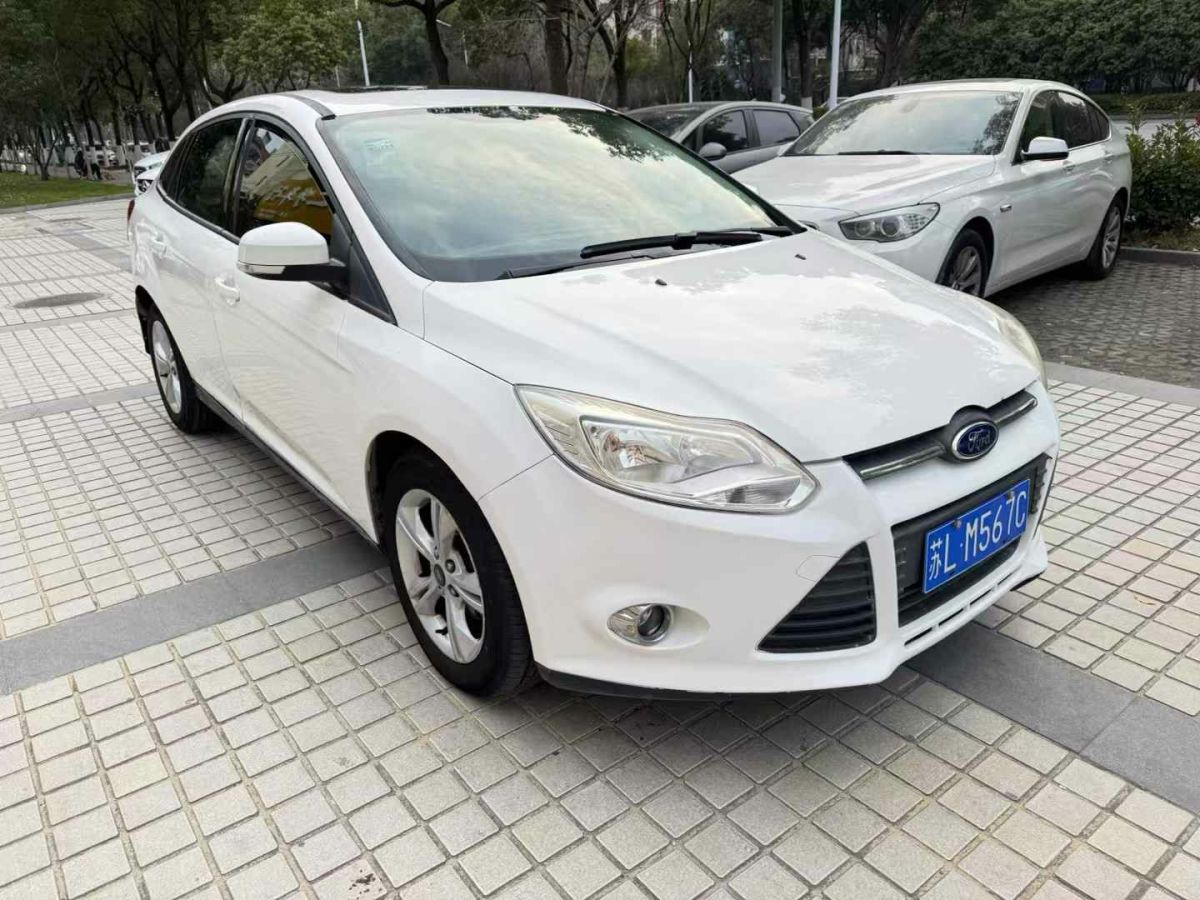 福特 ?？怂? 2014款 兩廂經(jīng)典 1.8L 自動酷白典藏版圖片