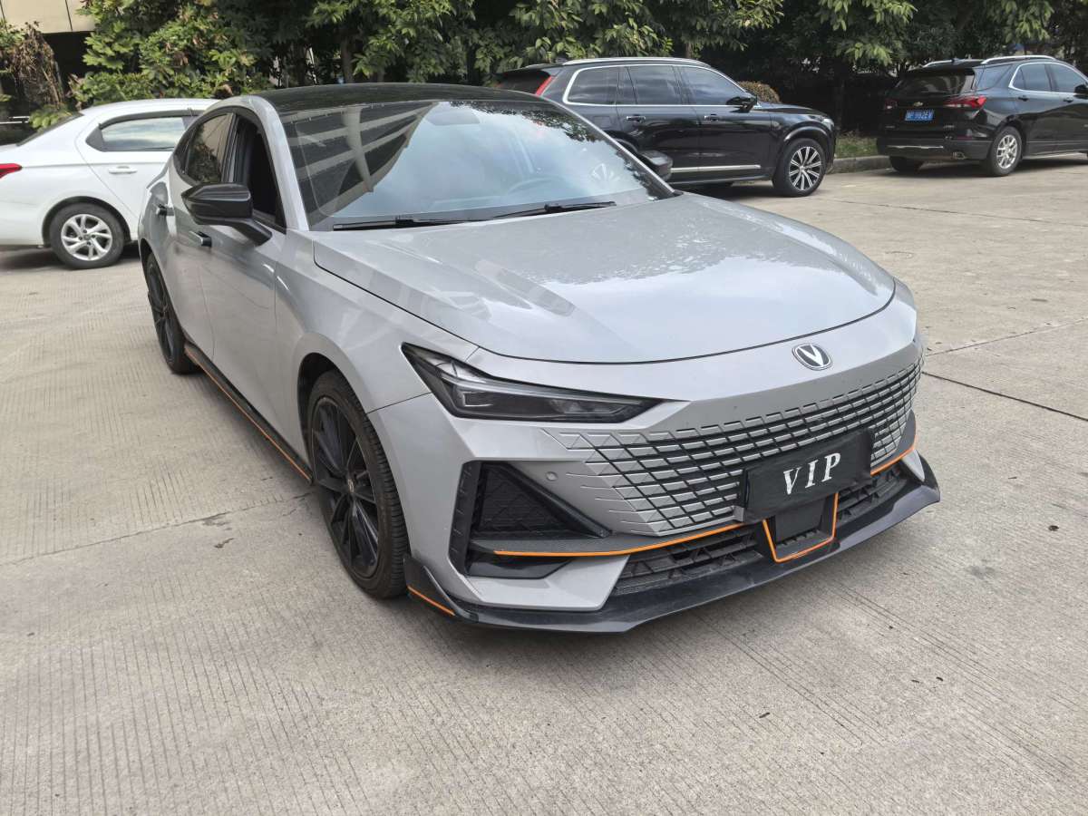 长安 长安UNI-V  2023款 1.5T 运动版图片