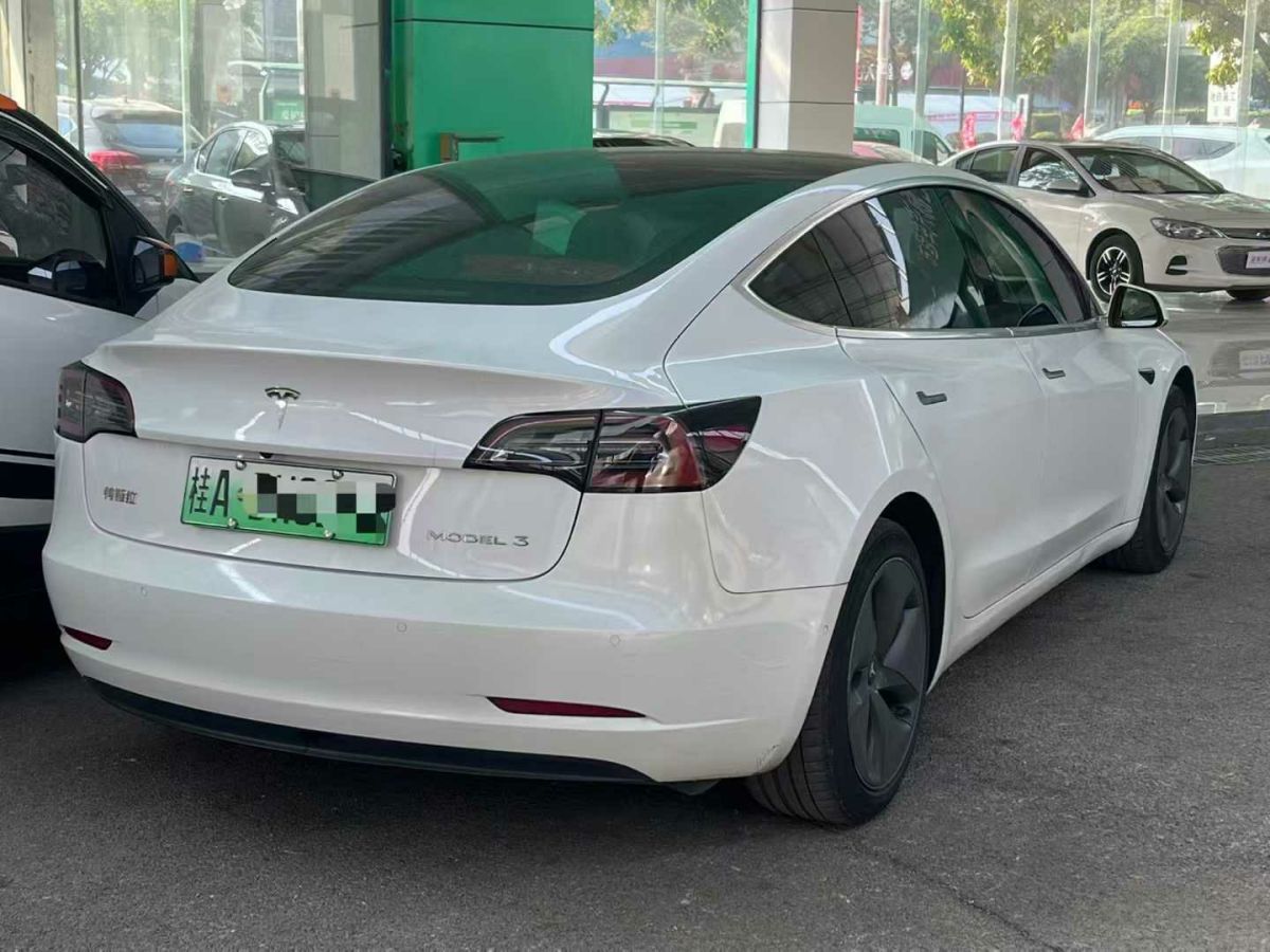 特斯拉 Model Y  2021款 標(biāo)準(zhǔn)續(xù)航后驅(qū)版圖片