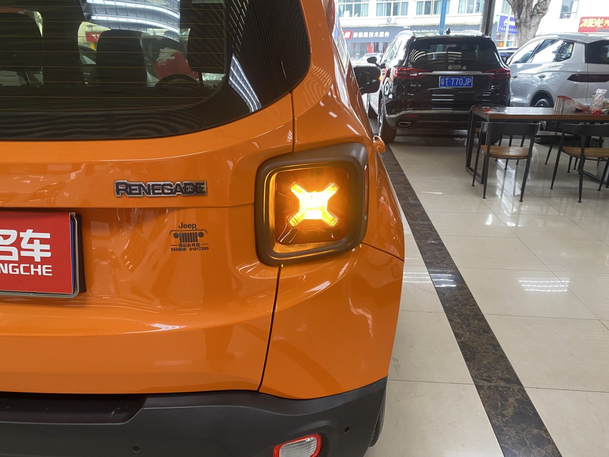 Jeep 自由俠  2019款 220T 自動(dòng)領(lǐng)先版圖片