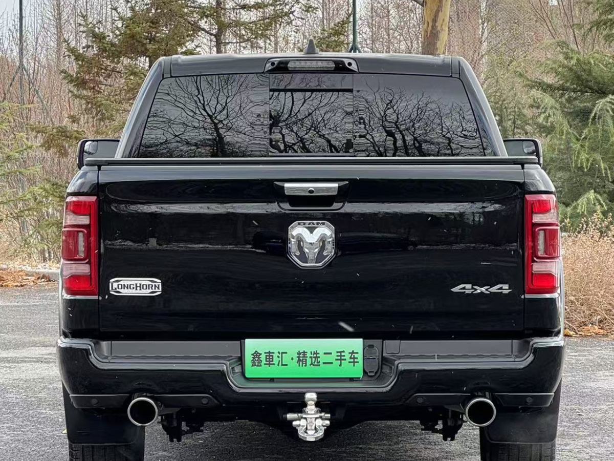 道奇 Ram  2017款 長(zhǎng)角號(hào) 5.7L 加長(zhǎng)版圖片