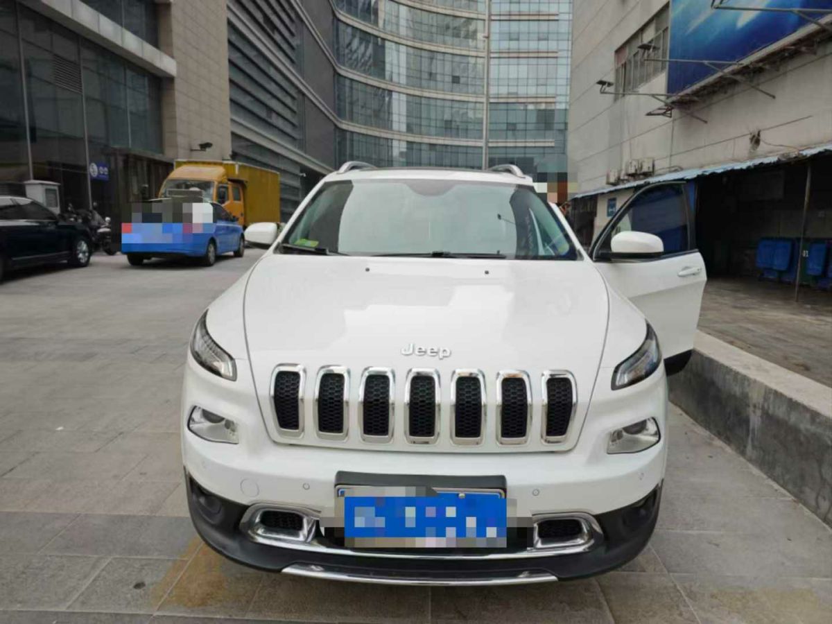 Jeep 自由光  2016款 2.0L 優(yōu)越版圖片