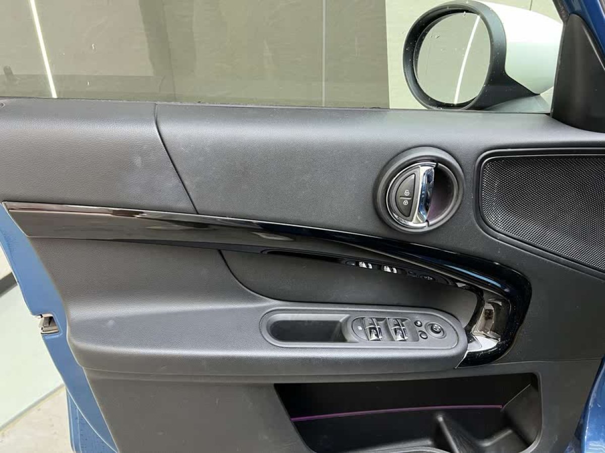 MINI COUNTRYMAN  2019款 1.5T COOPER 藝術(shù)家周末旅行版圖片
