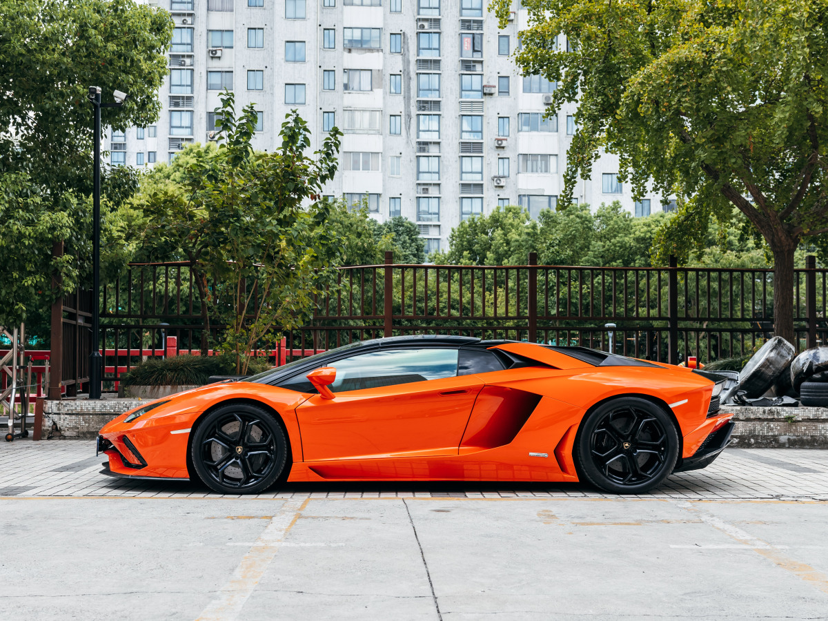 兰博基尼 Aventador  2013款 LP 700-4 Roadster图片