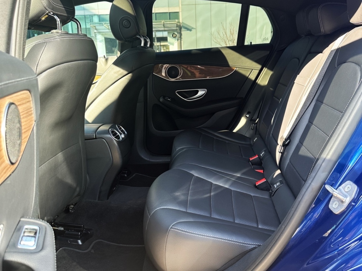 2017年7月奔驰 奔驰GLC  2022款 改款 GLC 260 4MATIC 轿跑SUV