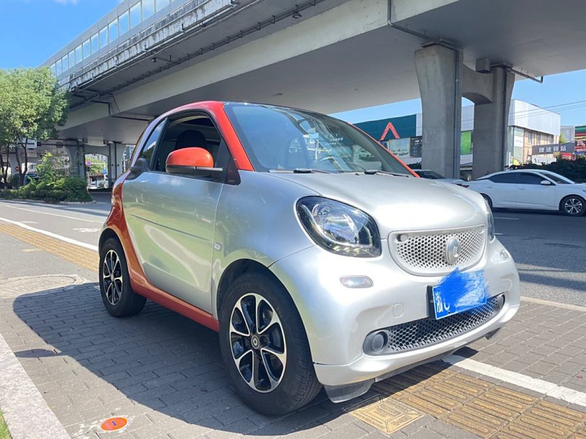 2017年3月smart fortwo  2015款 1.0L 52千瓦硬頂激情版