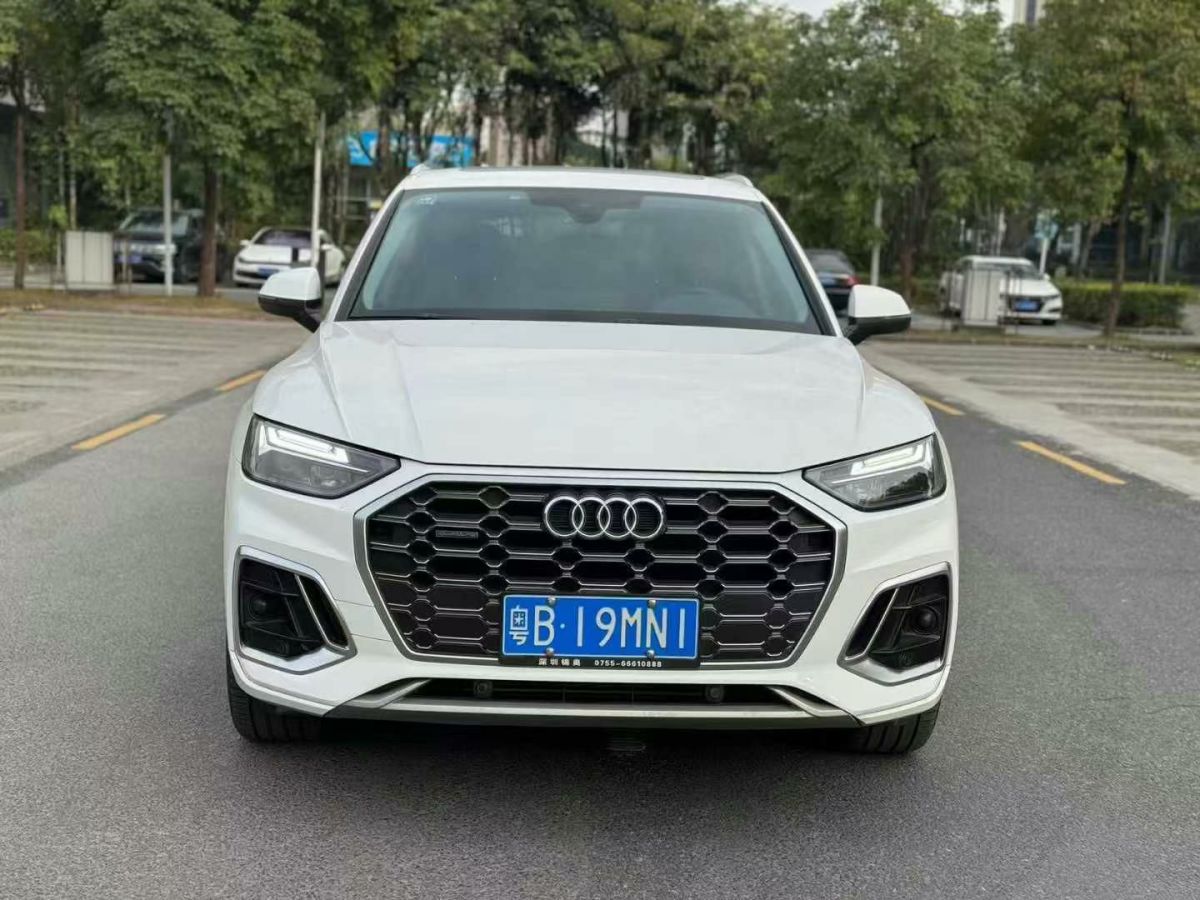 奧迪 奧迪Q5 e-tron  2022款 40 e-tron 星耀型 機(jī)甲套裝圖片