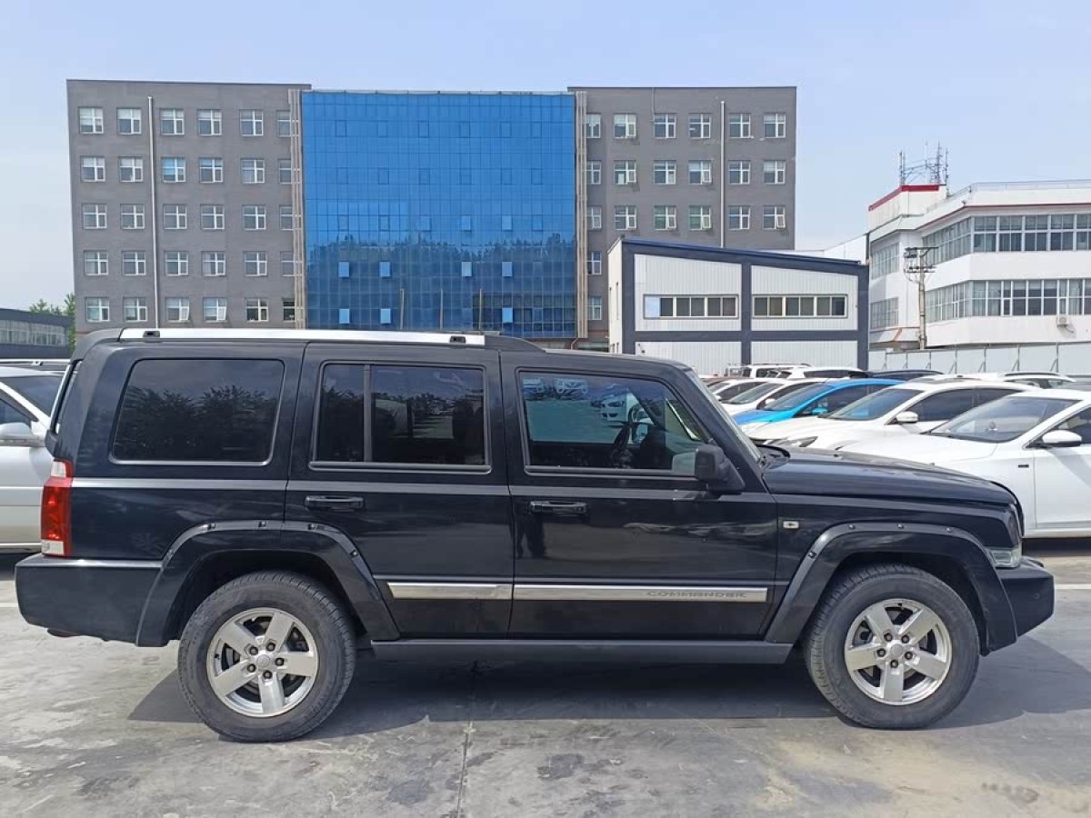 Jeep 指揮官經(jīng)典  2008款 5.7 HEMI圖片