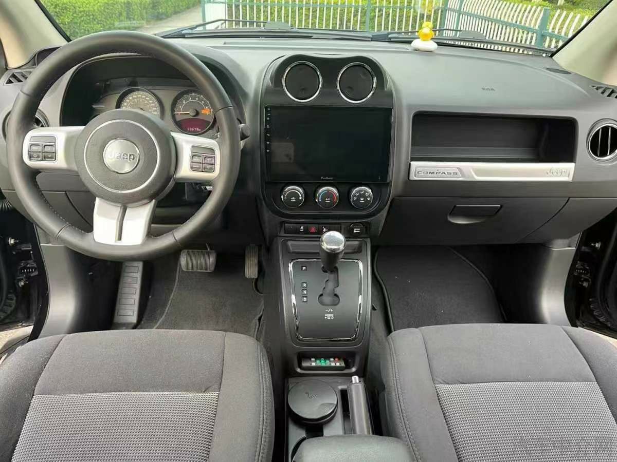 Jeep 指南者  2015款 2.0L 兩驅(qū)豪華版圖片