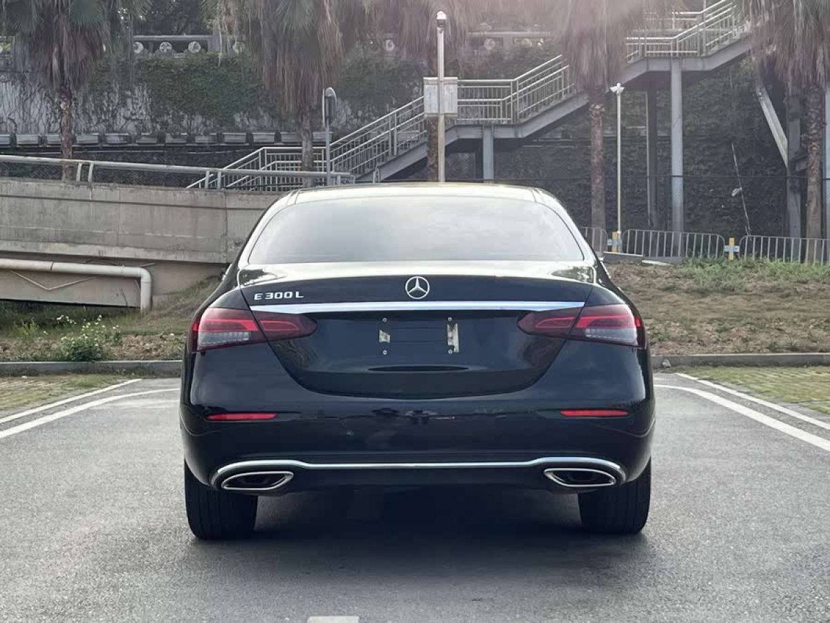 奔馳 奔馳E級  2022款 改款二 E 300 L 豪華型圖片