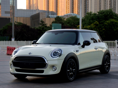 2022年4月 MINI MINI 改款 1.5T COOPER 經(jīng)典派圖片