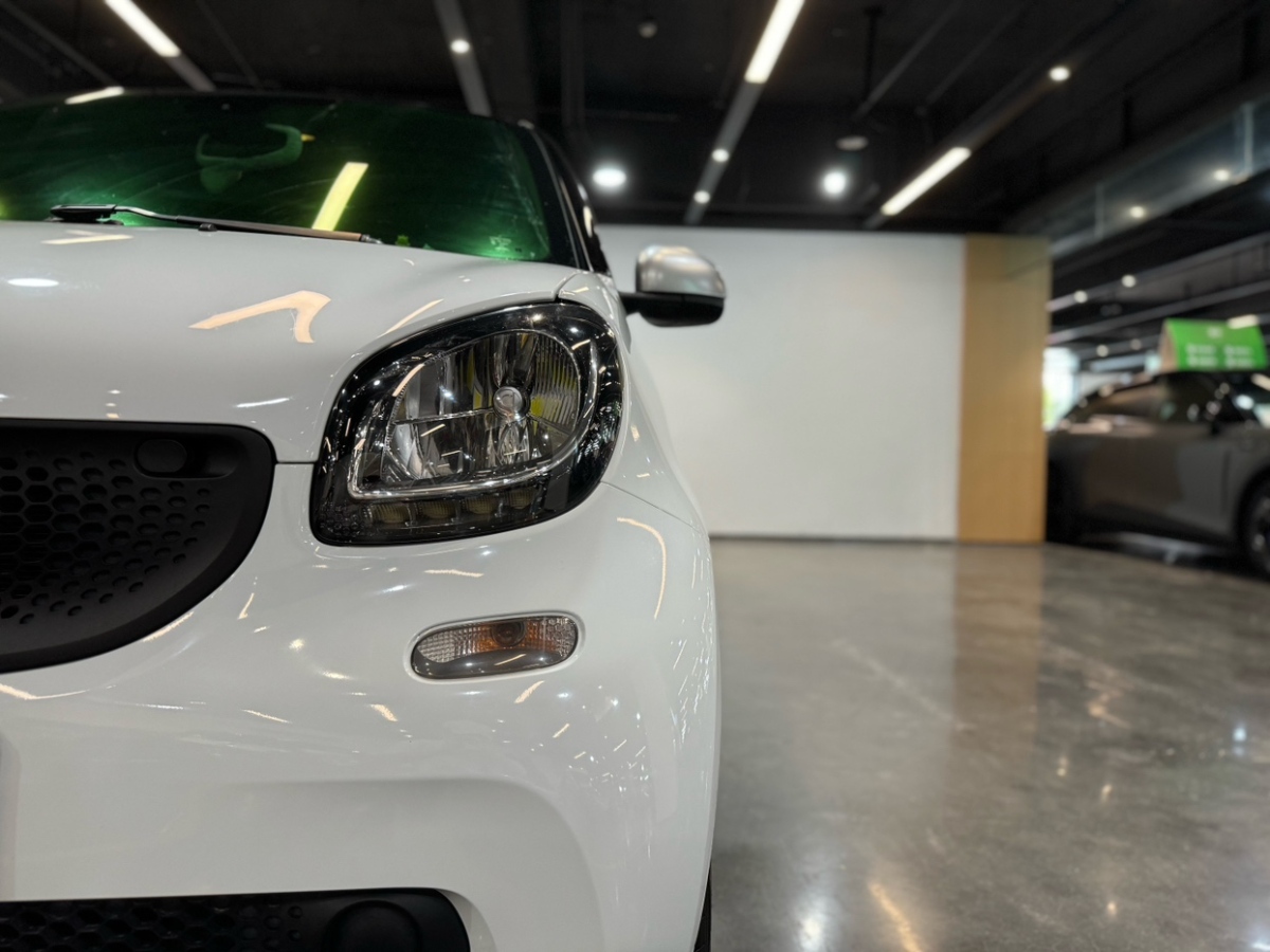 smart fortwo  2015款 1.0L 52千瓦硬顶灵动版图片