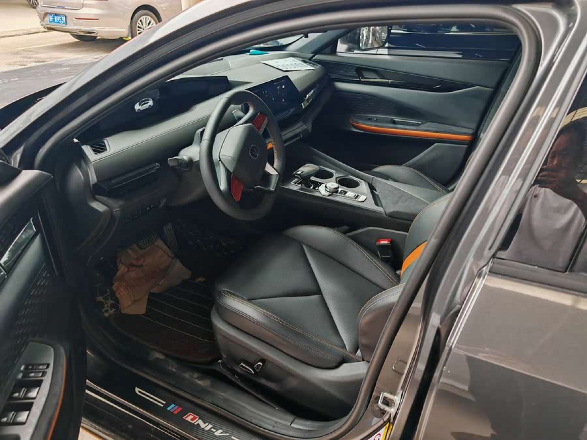 長(zhǎng)安 長(zhǎng)安UNI-V  2023款 1.5T 運(yùn)動(dòng)版圖片