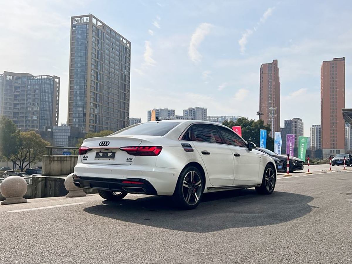 奧迪 奧迪A4L  2020款 40 TFSI quattro 豪華動感型圖片