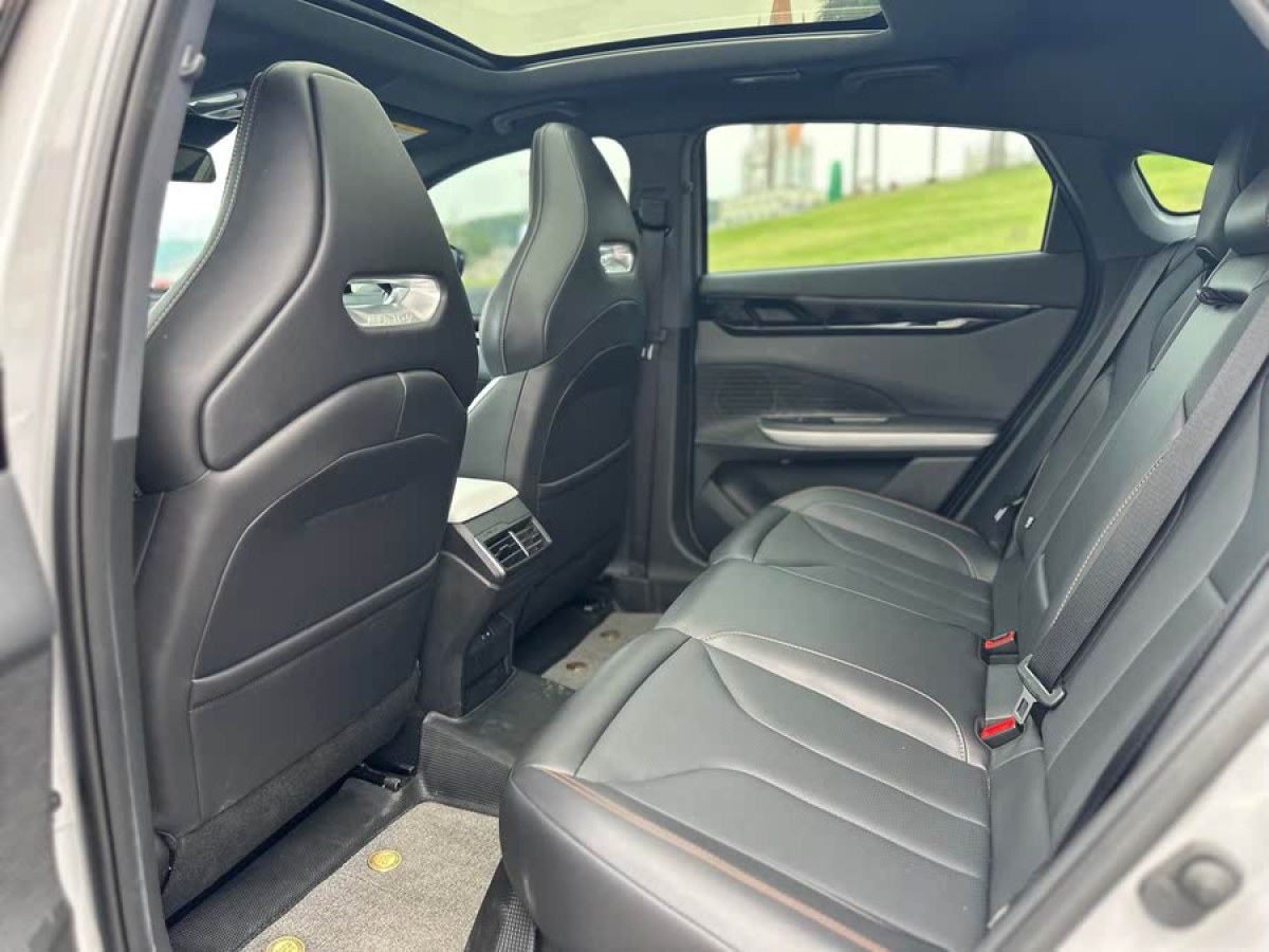長(zhǎng)安 長(zhǎng)安UNI-V  2023款 1.5T 尊貴型圖片