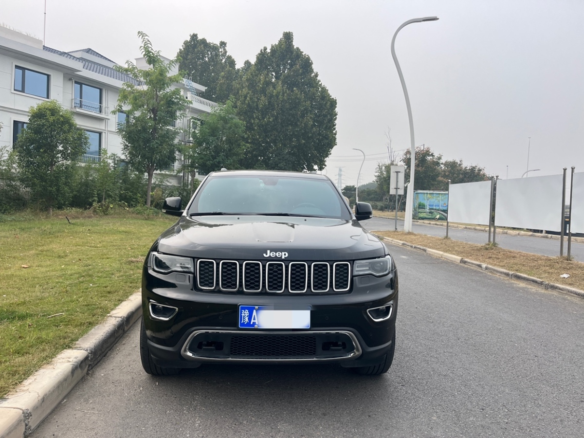 Jeep 大切諾基  2019款 3.0L 專業(yè)導(dǎo)航版圖片