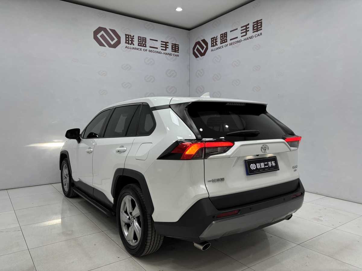 豐田 RAV4  2018款 榮放 2.0L CVT兩驅(qū)風(fēng)尚版圖片