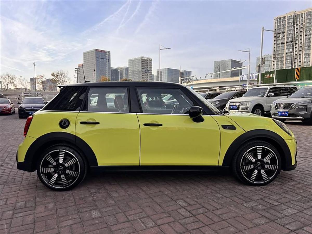 MINI MINI  2022款 改款 2.0T COOPER S 藝術(shù)家 五門版圖片