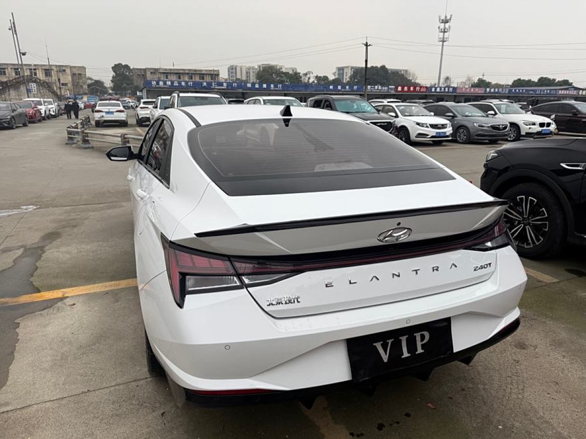 現(xiàn)代 伊蘭特  2022款 240TGDi DCT LUX尊貴版圖片