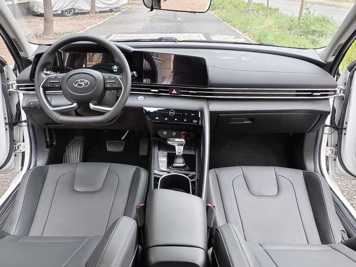 現(xiàn)代 伊蘭特  2021款 1.5L LUX尊貴版圖片