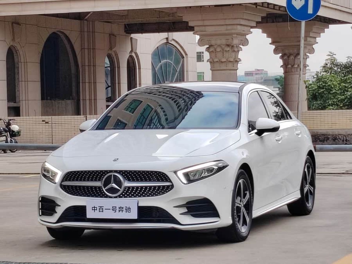 奔馳 奔馳A級(jí)  2022款 改款 A 200 L 運(yùn)動(dòng)轎車時(shí)尚型圖片