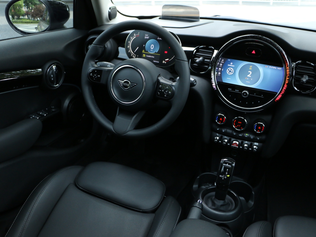 MINI MINI  2022款 1.5T COOPER 藝術(shù)家 五門版圖片