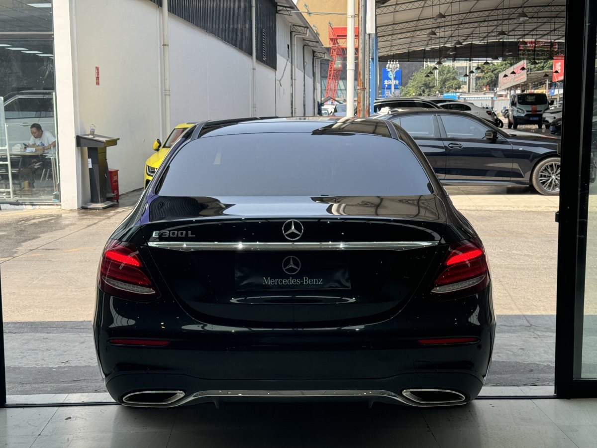奔馳 奔馳E級  2020款 改款 E 300 L 時尚型圖片