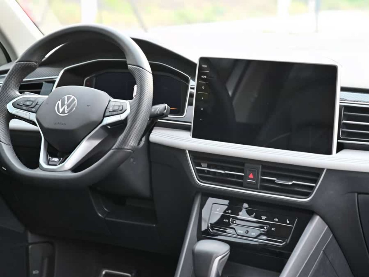 大眾 途觀L  2024款 330TSI 自動(dòng)兩驅(qū)R-Line越享版圖片