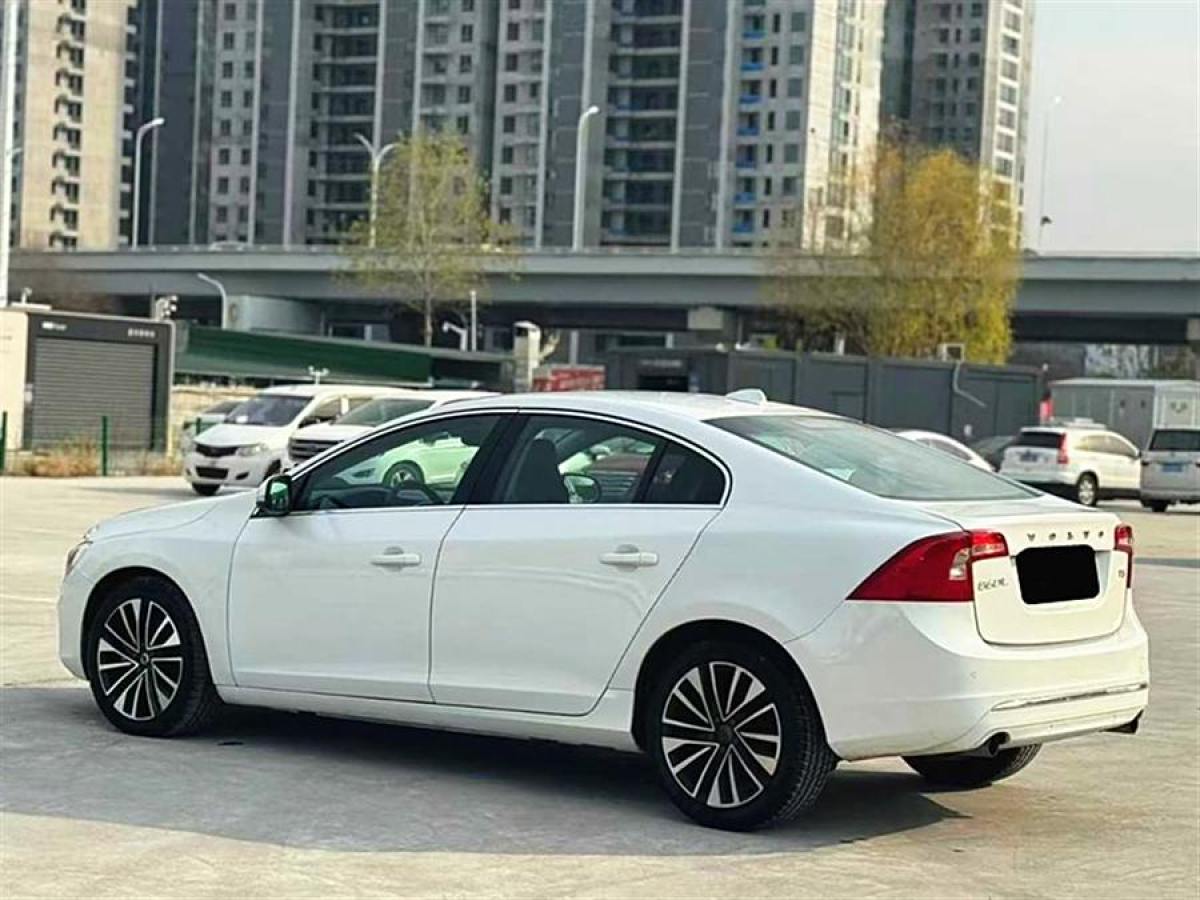 沃爾沃 S60  1448款 2.0T T5智尊版圖片