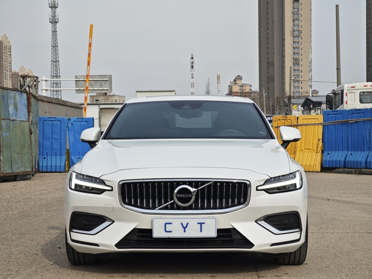 2022年4月沃爾沃 S60L  2022款 B4 智遠(yuǎn)豪華版