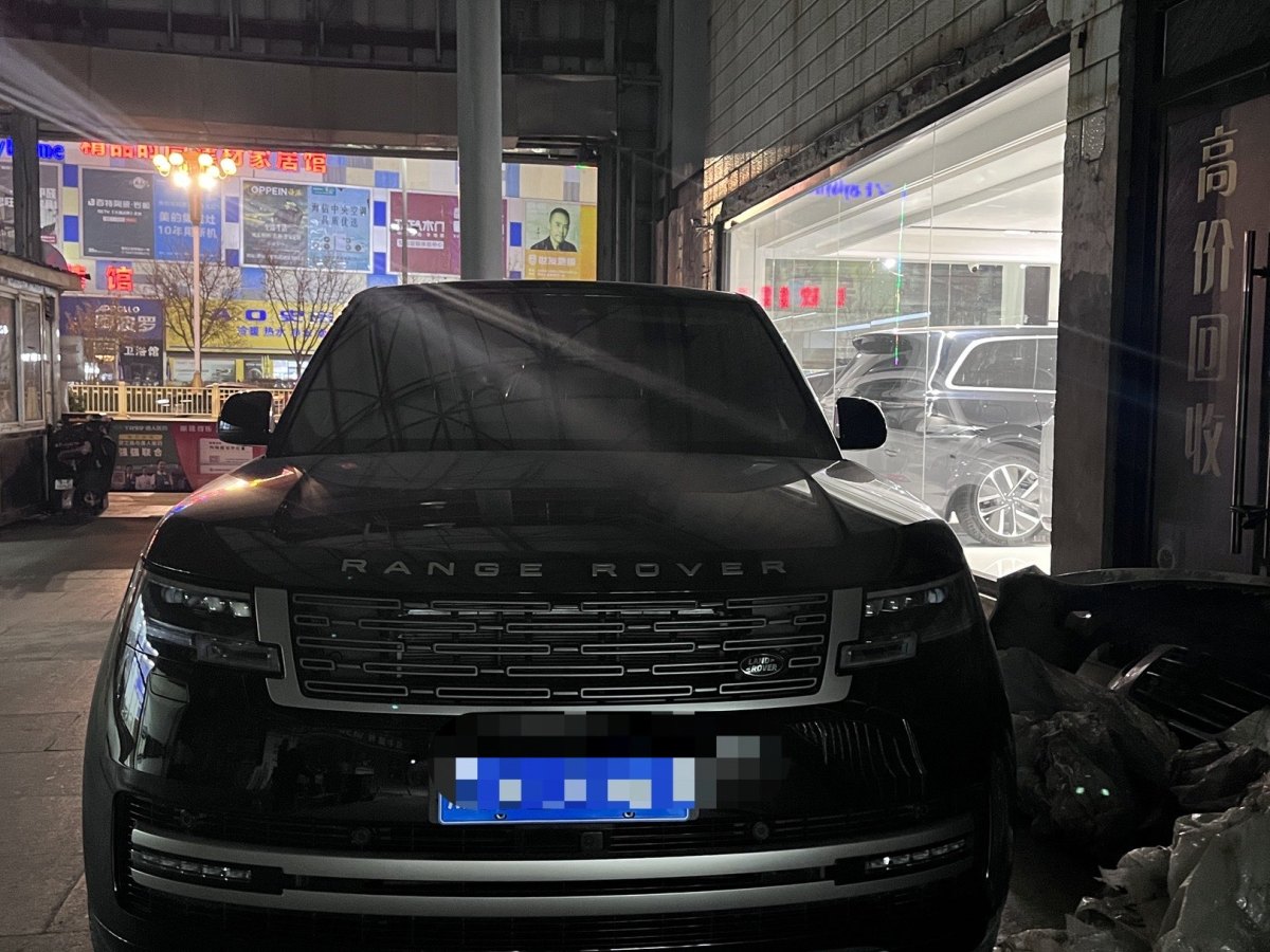 路虎 攬勝  2024款 3.0 L6 400PS 盛世加長(zhǎng)版 七座圖片