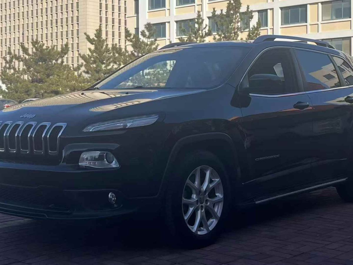 Jeep 自由光  2016款 2.0L 優(yōu)越版圖片