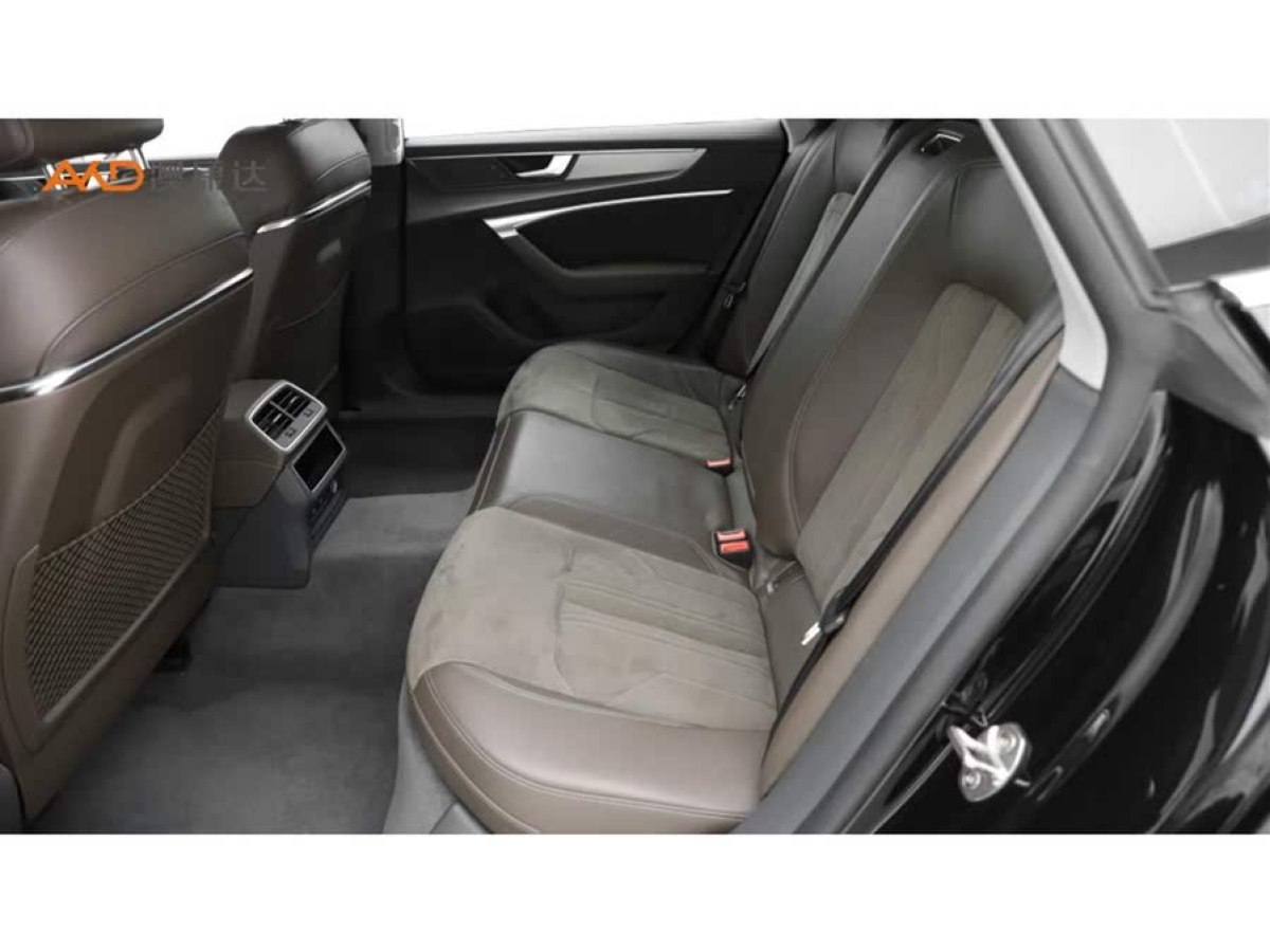 奧迪 奧迪A7L  2024款 45TFSI S-line 筑夢(mèng)型 流晶套裝圖片