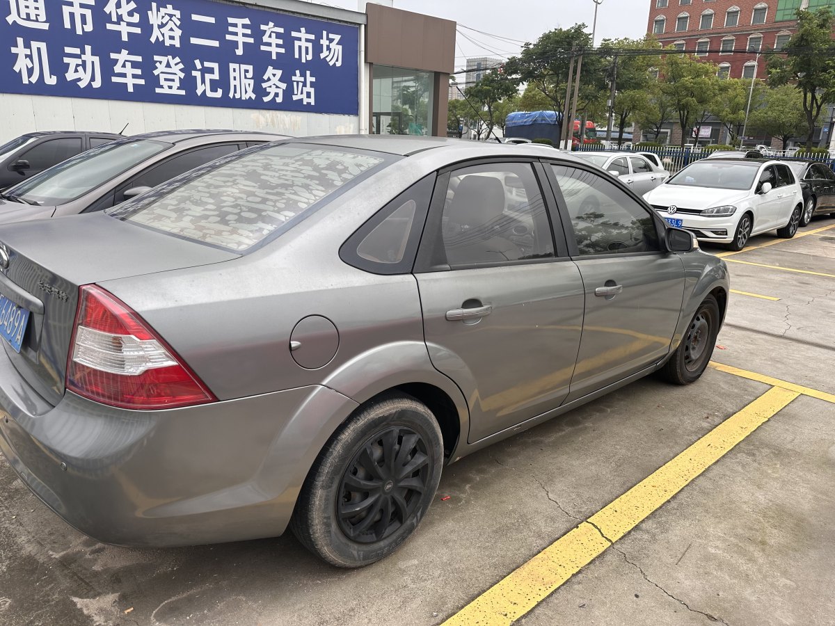 福特 ?？怂? 2012款 三廂經(jīng)典 1.8L 手動基本型圖片