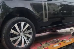 攬勝 路虎 3.0 L6 400PS 盛世加長(zhǎng)版 七座