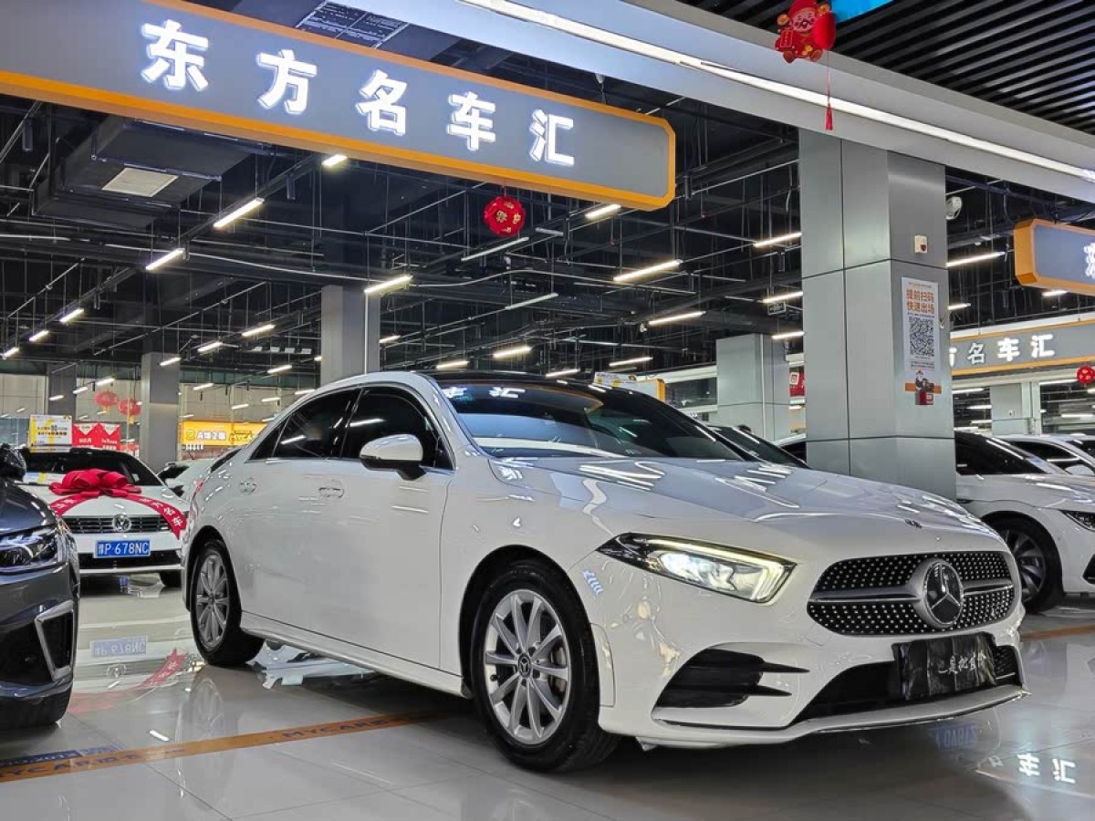 奔馳 奔馳A級(jí)  2020款 改款 A 200 L 運(yùn)動(dòng)轎車動(dòng)感型圖片