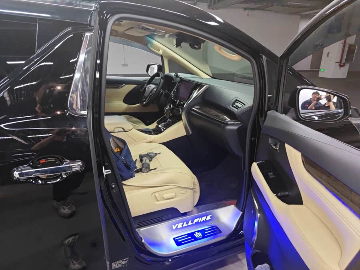 豐田 威爾法  2021款 皇冠 雙擎 2.5L HV至尊版圖片