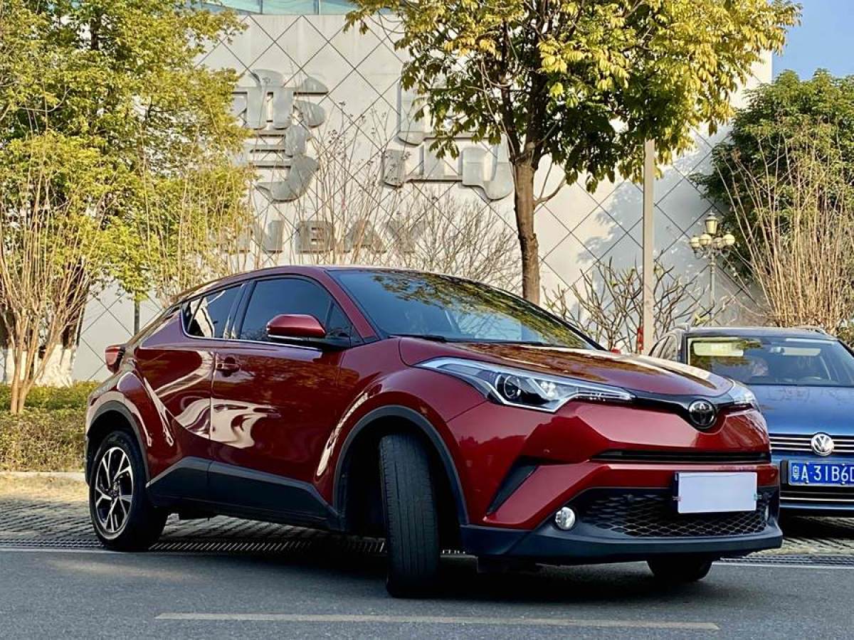 豐田 C-HR  2018款 2.0L 領(lǐng)先天窗版 國(guó)V圖片