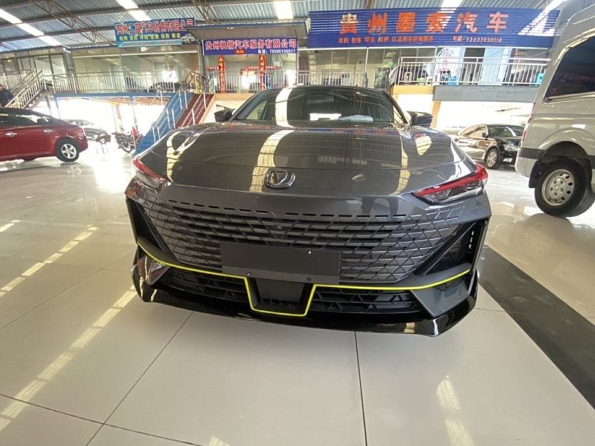 長(zhǎng)安 長(zhǎng)安UNI-V  2022款 1.5T 運(yùn)動(dòng)版圖片