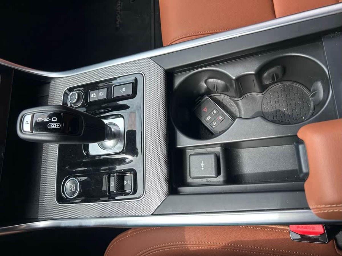 捷豹 XEL  2024款 2.0T 250PS R-DYNAMIC S進(jìn)取運(yùn)動(dòng)版圖片