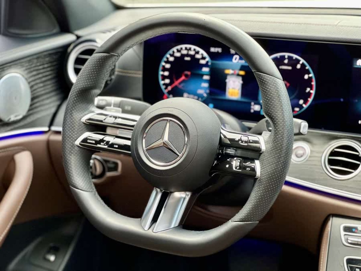 奔馳 奔馳E級  2021款 改款 E 300 L 尊貴型圖片