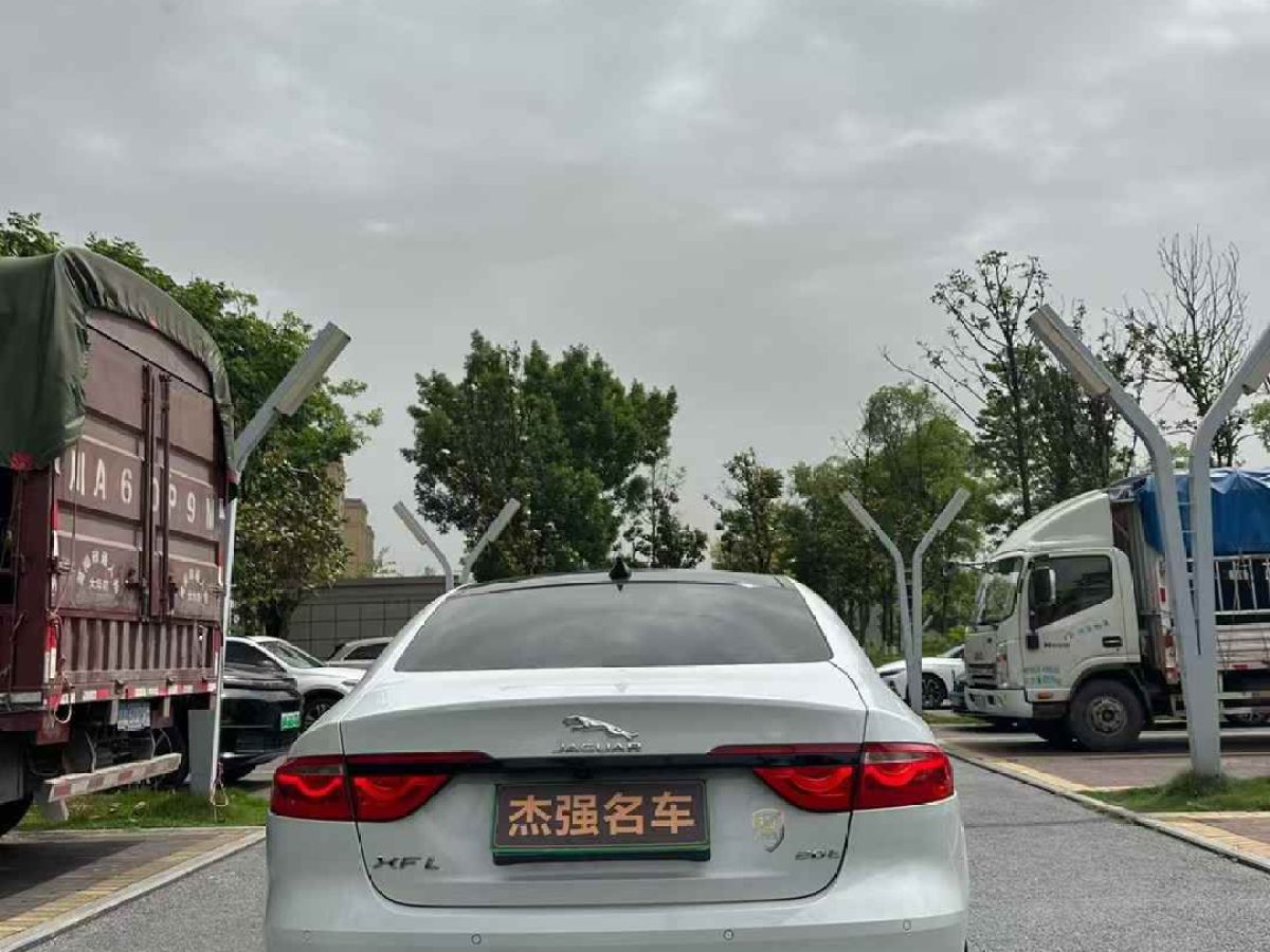 捷豹 XFL  2020款 XFL 2.0T P200 兩驅(qū)精英版圖片