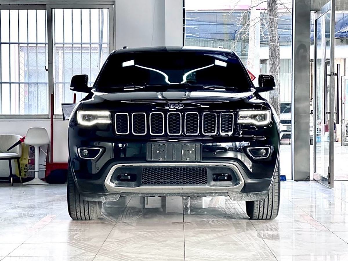 Jeep 大切諾基  2020款 3.0L 專業(yè)導(dǎo)航版圖片