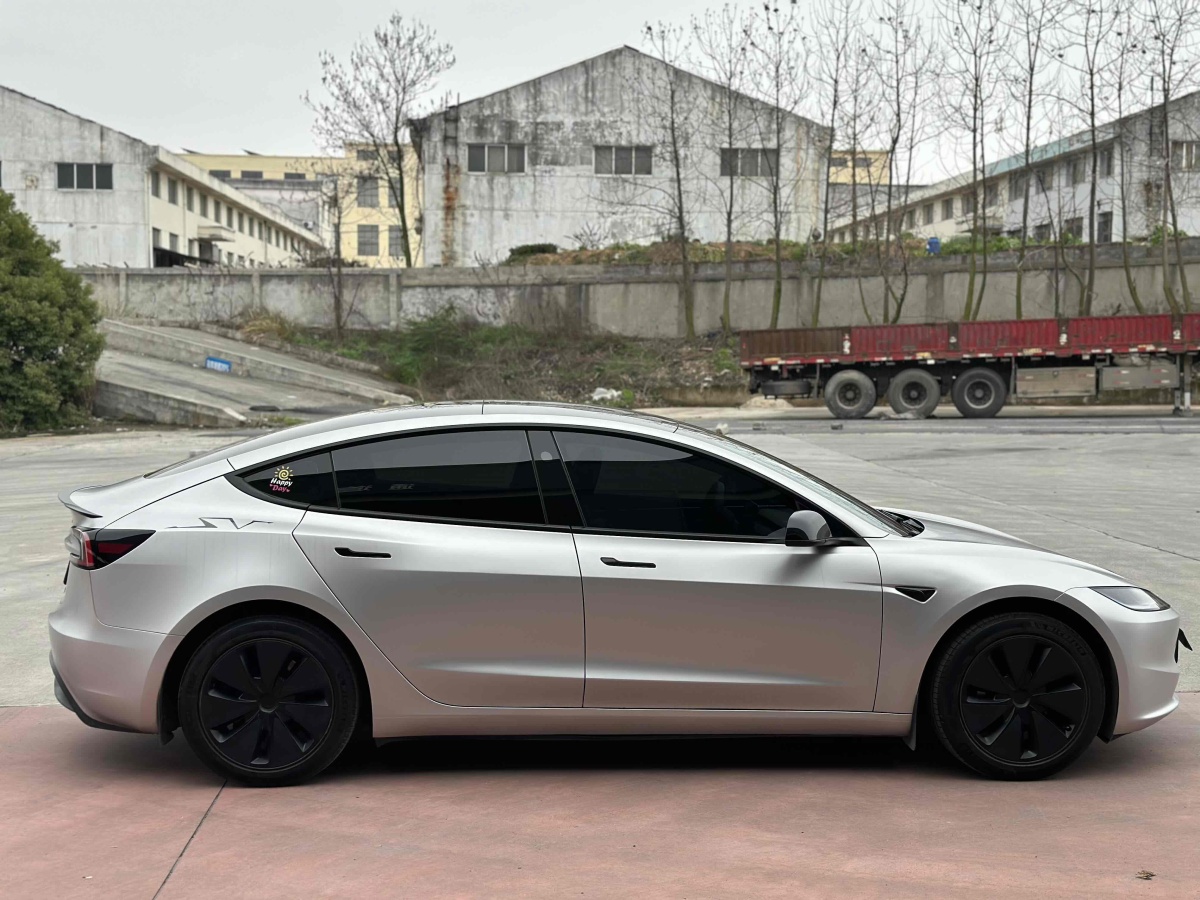 特斯拉 Model 3  2023款 煥新版 后輪驅(qū)動圖片